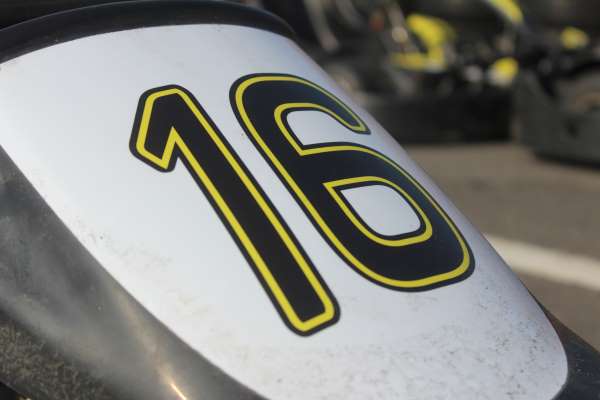 An image showing the number 16 kart