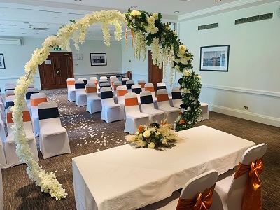 a picture of the myton ceremony room at Holiday Inn